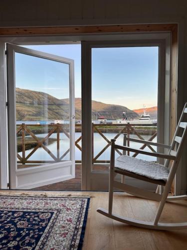 Cottage by the waterfront, Vestmanna (фото 4)