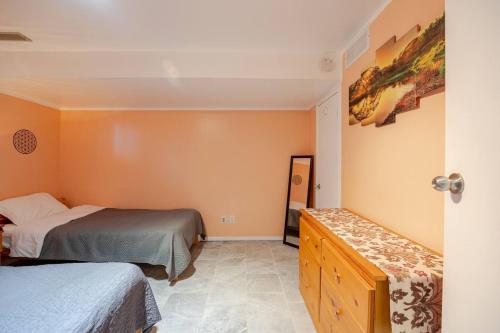 Fresh Private Apartment Lower level- 2 beds