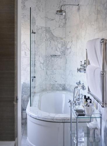 601933779 Cliveden House - an Iconic Luxury Hotel