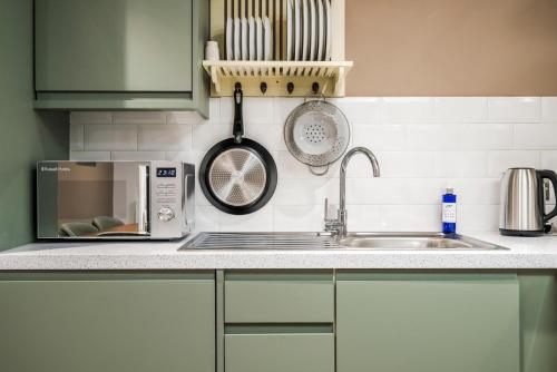 The Coach House 3 bed apartment with off-street parking in Ellesmere Port in Ellesmere Port