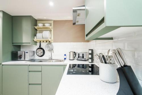 The Coach House 3 bed apartment with off-street parking in Ellesmere Port in Ellesmere Port