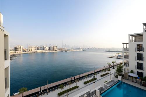 Full Sea and Pool View 1BR Le Pont Bldg3, Дубай (фото 7)