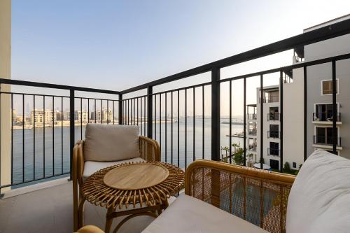 Full Sea and Pool View 1BR Le Pont Bldg3, Дубай (фото 5)