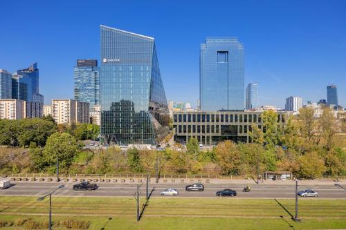 Stylish Apartment in Downtown Warsaw by Noclegi Renters
