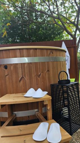 Spa, Le Roulottes du Petit Gouffre de Padirac avec Spa in Gramat