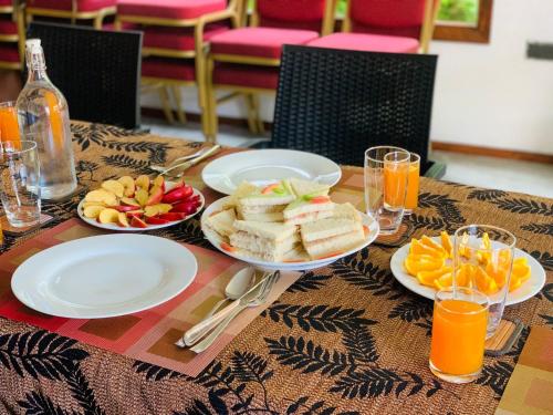 Food and beverages, Himeyn Beach Inn - Ocho Homes by Eight Continents in Haa Dhaalu Atoll