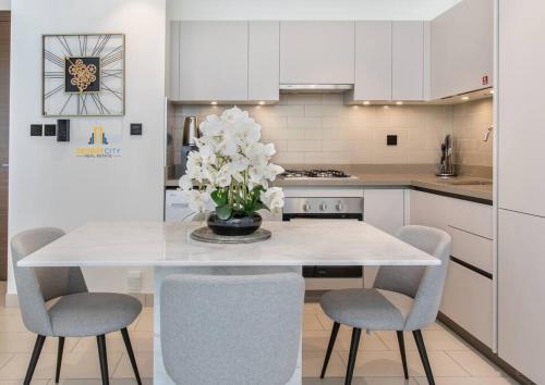 Fully Furnished 2 Bed in Sobha Creek Vista Reserve, Hosted by Desert City Stays, Дубай (фото 6)
