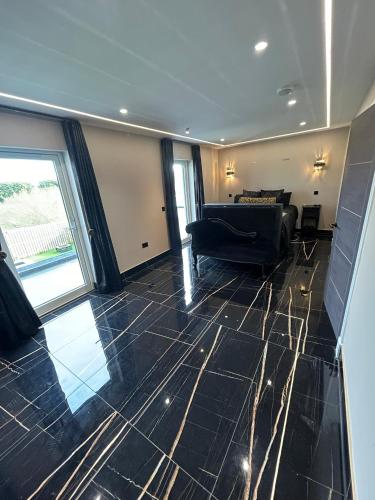 Riversdale House Next to Murrayfield Stadium - Tap to explore photos