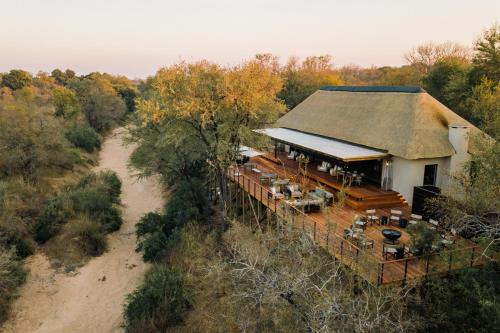 Thornybush Simbambili Lodge
