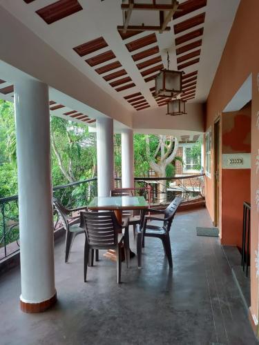 Inn Pondiville Forest Retreat