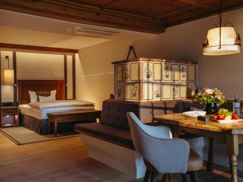 2 double beds, 1 twin bed