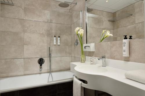 room detail thumbnail 2