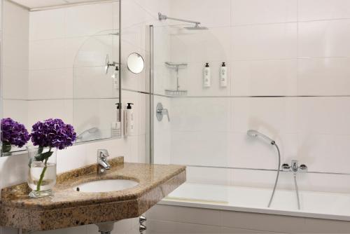 room detail thumbnail 2