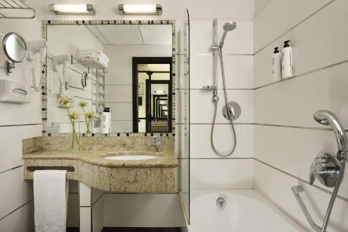 room detail thumbnail 2