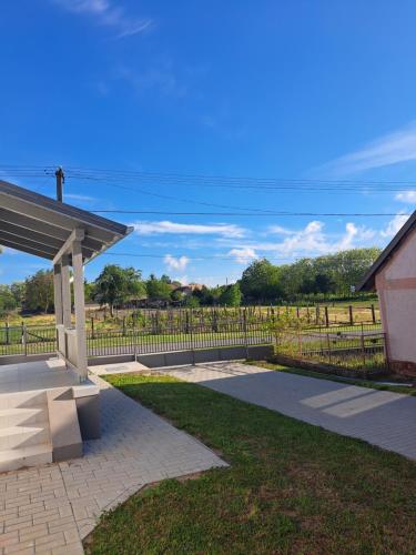 Viesnīcas āriene, Villa-Galliet in Buzsak