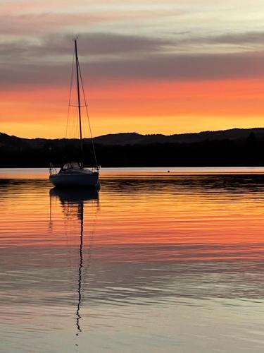 Ramblers Retreat Windermere - Tap to explore photos