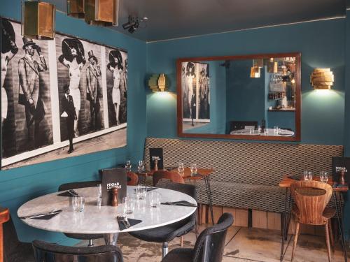 Restaurant, Hotel Edgar & Achille near Le Cafe Noir