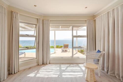 Vaade, La Petite Baleine Oceanfront Villa in De Kelders