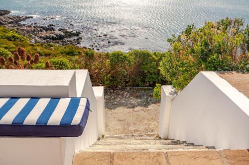 Vaade, La Petite Baleine Oceanfront Villa in De Kelders