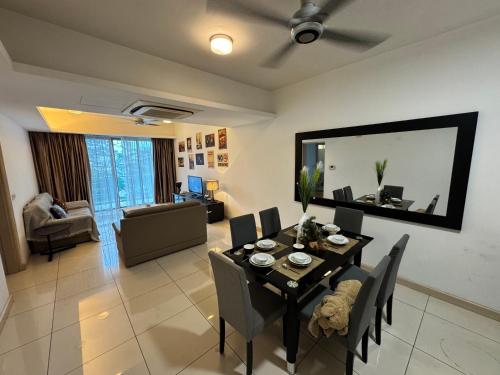 8 KLCC 5 minutes to Jalan Alor Street Bukit Bintang Pavilion 10 Pax 3R2B, Kuala Lumpur