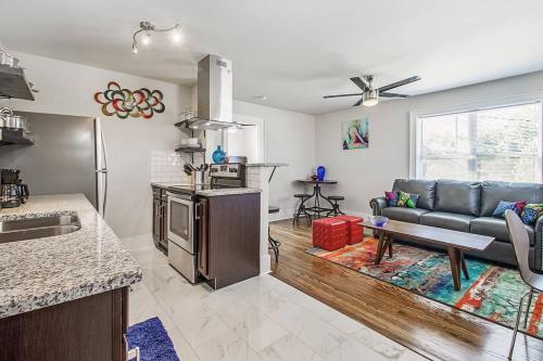 Near OU Medical Bricktown an Artist Apartment in Oklahoma City, USA