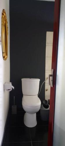 Baño, MVH Apartment -1 Bedroom Unit in Sunyani