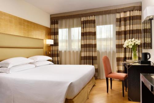 FH55 Med Executive Hotel Room Type - Suite