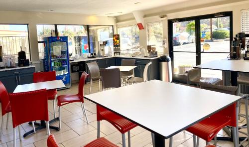 Essen und Erfrischungen, Super 8 by Wyndham Albuquerque Downtown in Albuquerque (NM)