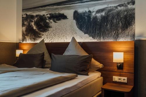 1 king bed, 1 sofa bed