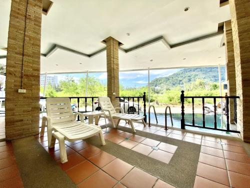 ผับ/เลาจน์, เอพีเค รีสอร์ท (APK Resort) in ป่าตอง