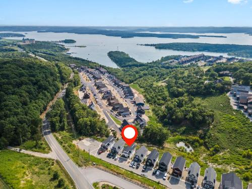 Breathtaking Lake Views-Dog Friendly-$400 of Free Tickets-High End Decor in Branson, USA