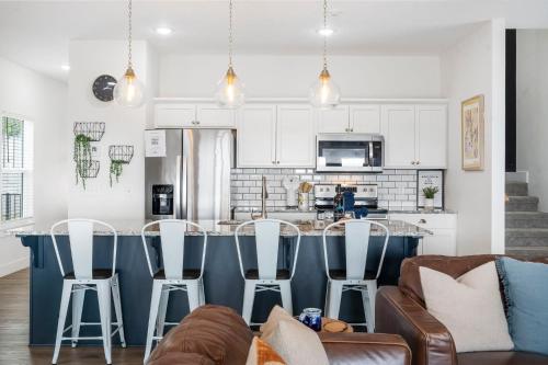 Breathtaking Lake Views-Dog Friendly-$400 of Free Tickets-High End Decor in Branson, USA