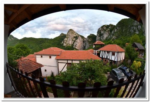 Golemi kamik Pirot Vlasi in Pirot