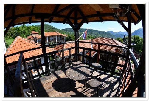 Golemi kamik Pirot Vlasi in Pirot