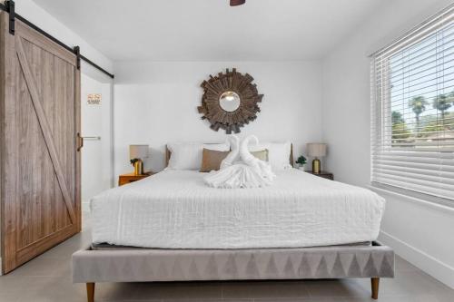 6 BR Oasis with Pool, Pickle Ball, Golf & More!, Las Vegas (photo 6)