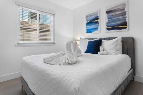 6 BR Oasis with Pool, Pickle Ball, Golf & More!, Las Vegas (photo 8)