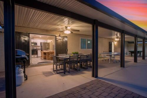 6 BR Oasis with Pool, Pickle Ball, Golf & More!, Las Vegas (photo 10)