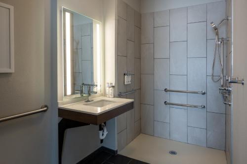 Staybridge Suites West Des Moines an IHG Hotel - image 27