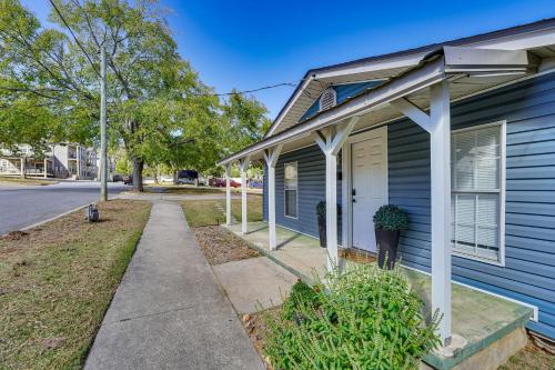 Idyllic Fayetteville Home - Walk to UA Campus! in 費耶特維爾