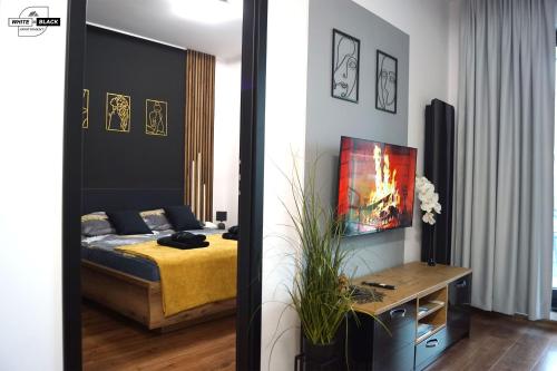 White & Black Apartament