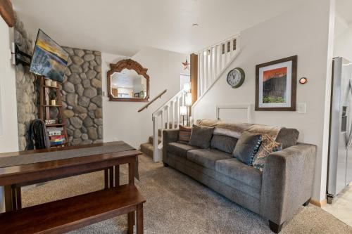 Three Bears Bungalow - Close to Slopes! in Big Bear Lake, USA