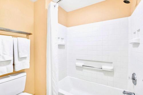 King Bed Apartment - Pool & Hot Tub - Near Universal Studios in Orlando, USA