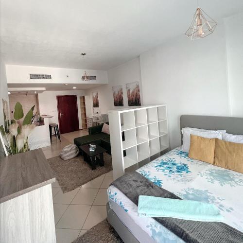 Fully Furnished Marina View - 1 Bedroom Apartment, Dubai (photo 3)
