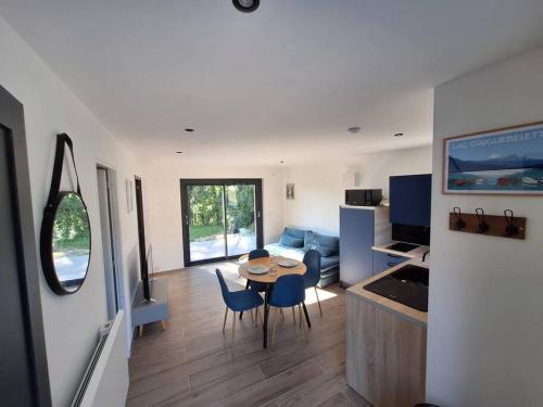 Logement neuf à 2 pas du lac gîte à louer Saint-Béron
