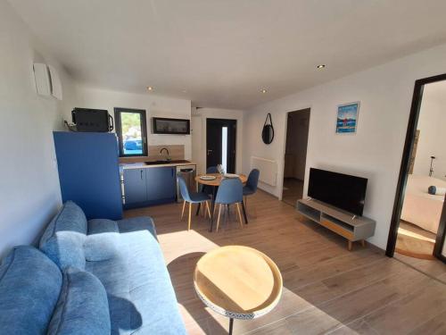 Logement neuf à 2 pas du lac (Logement neuf a 2 pas du lac) in La Bridoire