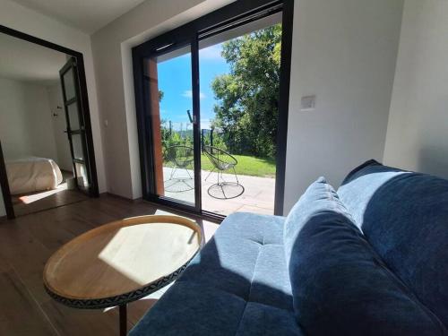 Logement neuf à 2 pas du lac (Logement neuf a 2 pas du lac) in La Bridoire