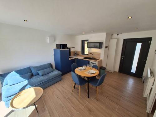 Logement neuf à 2 pas du lac (Logement neuf a 2 pas du lac) in La Bridoire