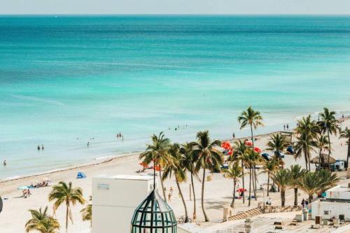 Beachfront Fun & Waves Heated Pool Free Parking in ฮอลลันเดล