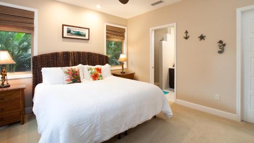 ENDLESS SUMMER Elegant KaMilo Home with Heated Pool and Guest Cottage ENDLESS SUMMER Elegant KaMilo Home with Heated Pool and Guest Cottage