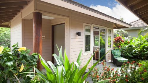 ENDLESS SUMMER Elegant KaMilo Home with Heated Pool and Guest Cottage ENDLESS SUMMER Elegant KaMilo Home with Heated Pool and Guest Cottage